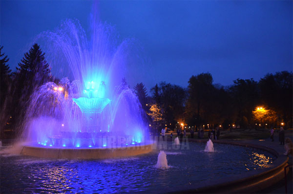фонтан в Центральному парку Вінниці