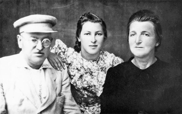Отамановський з сестрою Ганною і племінницею Валентиною