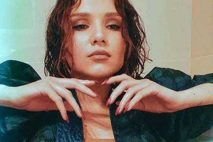 Вінничанка ILCHY сколихнула соцмережі хітом про актуальність телефону Вінничанка ILCHY сколихнула соцмережі хітом про актуальність телефону