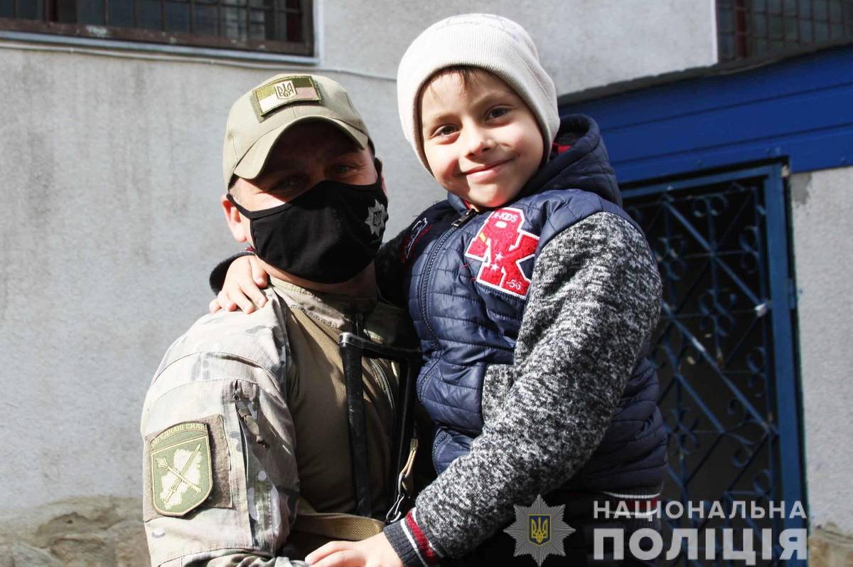 Вінницькі правоохоронці повернулись додому після чотирьох  місяців служби на Сході України
