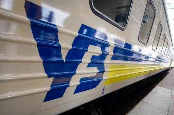 З 1 червня Укрзалізниця відкриє продаж квитків на 42 поїзди