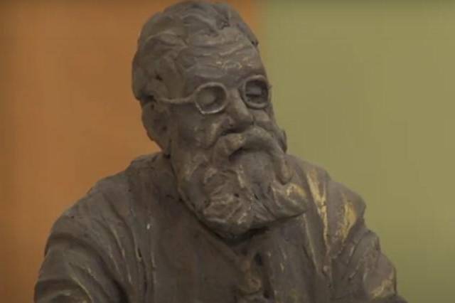 Над першим в Україні пам’ятником Любомиру Гузару, який встановлять у Вінниці, вже працюють скульптори