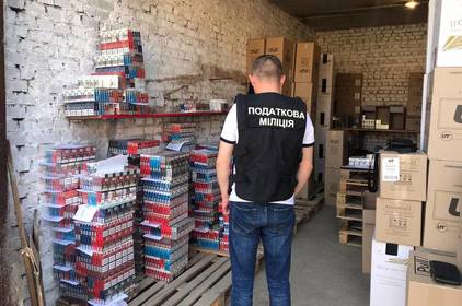 У Вінниці податківці вилучили нелегальних цигарок на понад 2 млн. грн. У Вінниці податківці вилучили нелегальних цигарок на понад 2 млн. грн.