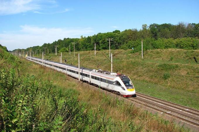 Укрзалізниця відкриває продаж квитків на п'ять поїздів до традиційних місць відпочинку українців