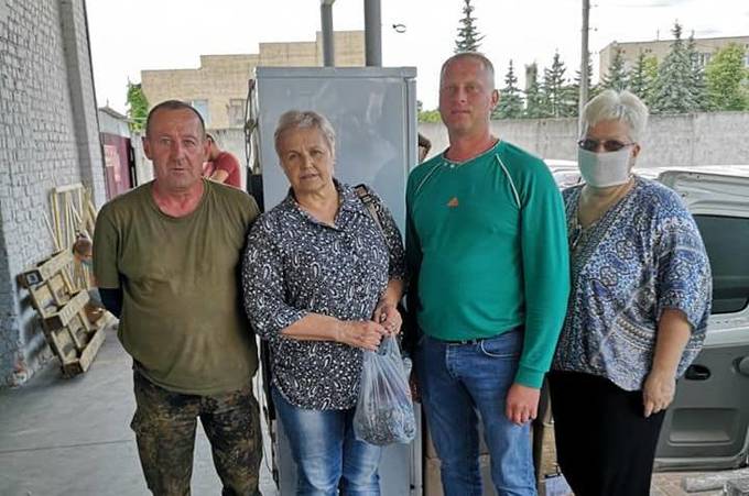 Привіт від волонтерів: українським військовим передали гумдопомогу