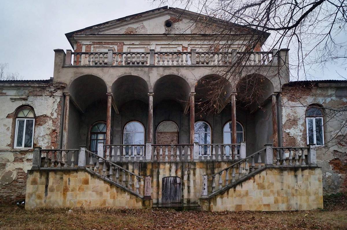 Дволикий палац та дім, як в американського президента: на Вінниччині шукають кращі будівлі минулих віків