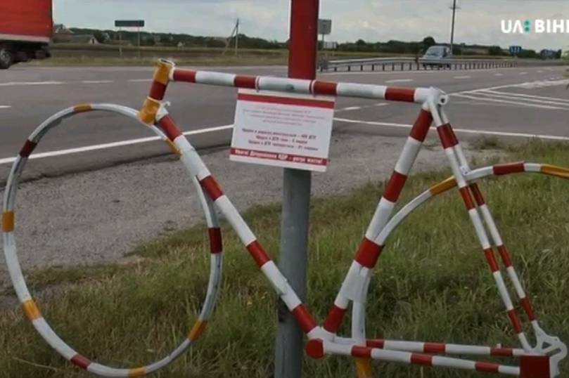 На Вінниччині встановлюють знаки у формі велосипеда