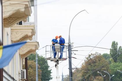 На Соборній встановлюють енергозберігаючі ЛЕД-світильники