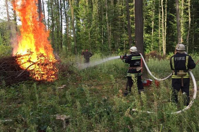 На Вінниччині рятувальники провели навчання з ліквідації  лісової пожежі
