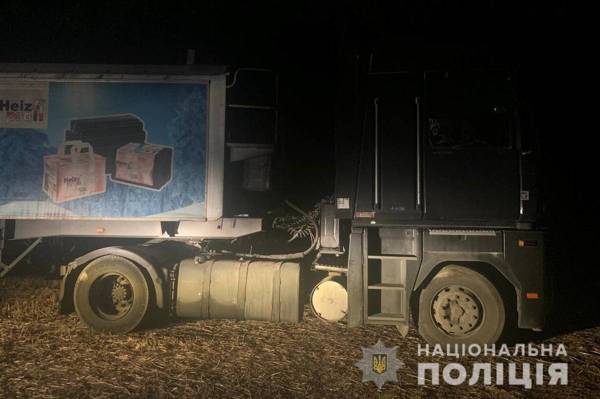 У Жмеринському районі поліцейські затримали вантажівку з львівським сміттям 