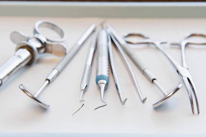 Стоматологічні інструменти, які використовують дантисти 
