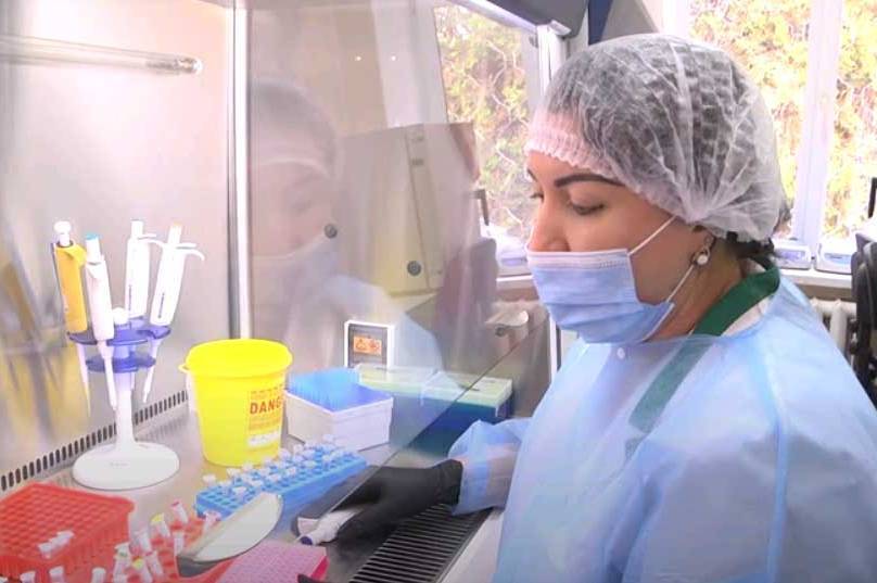 В лабораторному центрі МОЗ щодня проводять до 600 досліджень на коронавірус