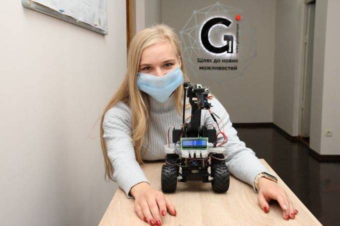 У ВНТУ розробили робота для вимірювання температури тіла