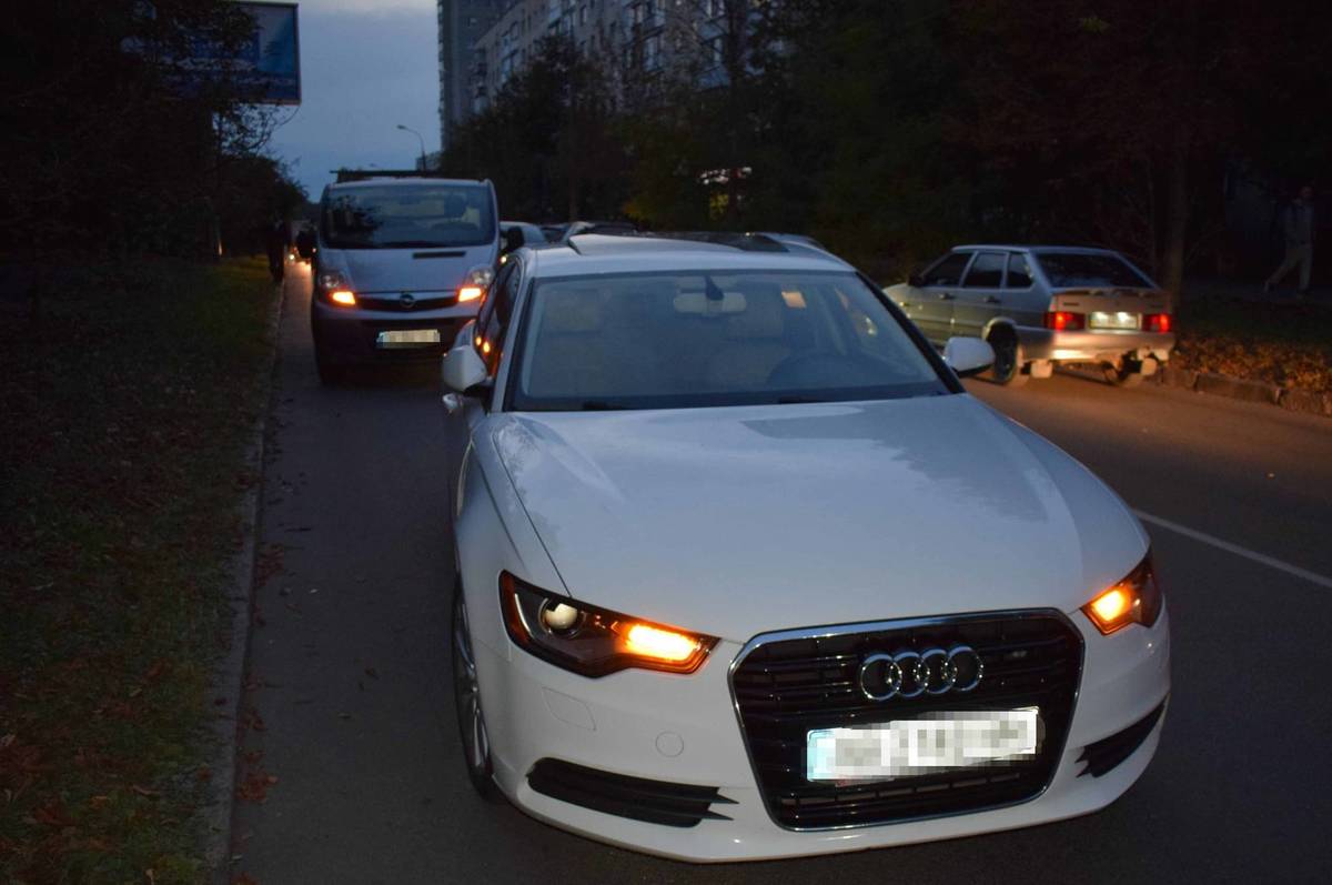 У Вінниці під колесами автомобіля загинула жінка
