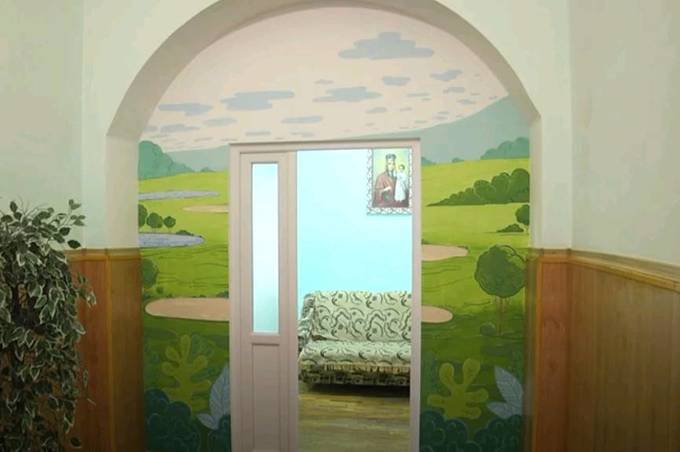 В обласній лікарні імені академіка Ющенка художниці розмалювали стіни у відділенні