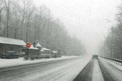 Вінницьких водіїв закликають бути обережними на дорогах 