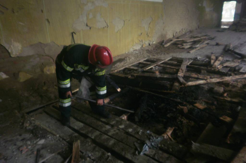 За вихідні рятувальники області ліквідували дві пожежі та двічі очищали шляхи від повалених дерев