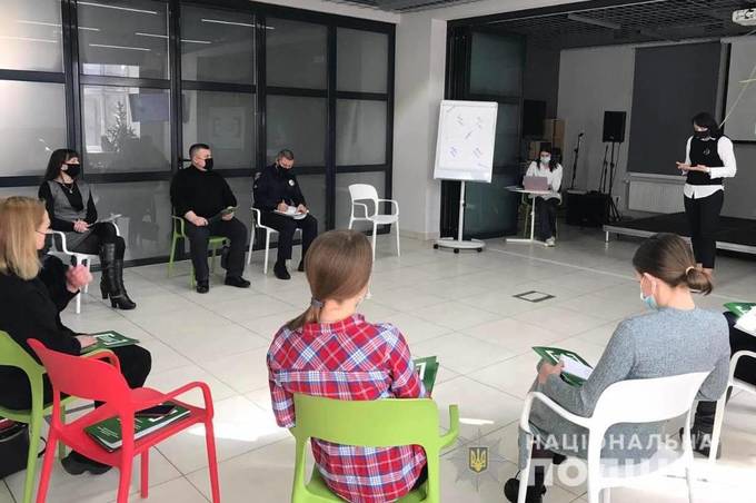Вінницьких поліцейських вчили врегульовувати сімейні конфлікти 
