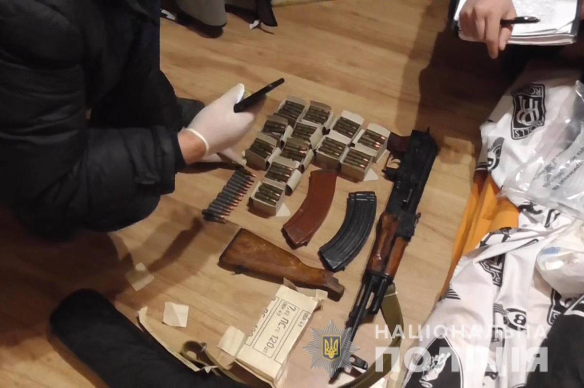 Мисливський карабін та 255 бойових патронів виявила поліція у вінницькому готельно-ресторанному комплексі

