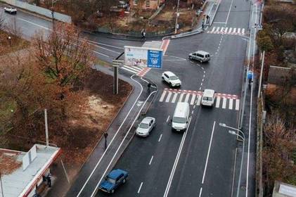 На Старому місті частково обмежать рух транспорту на одній вулиці

