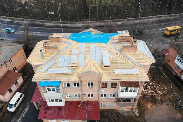 У Вінниці триває заміна дахів на багатоповерхівках  

