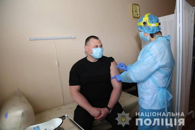 Понад 250 поліцейських Вінниччини отримали щеплення від коронавірусу 


