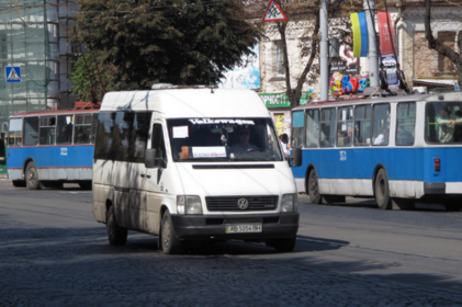 У Вінниці з 1 червня збільшиться плата за проїзд у "маршрутках"
У Вінниці з 1 червня збільшиться плата за проїзд у "маршрутках"