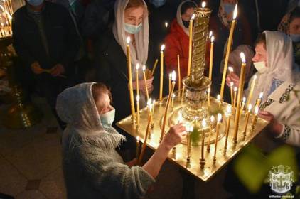 До Вінниці у Великодню ніч привезли Благодатний вогонь з Єрусалима. ФОТО


