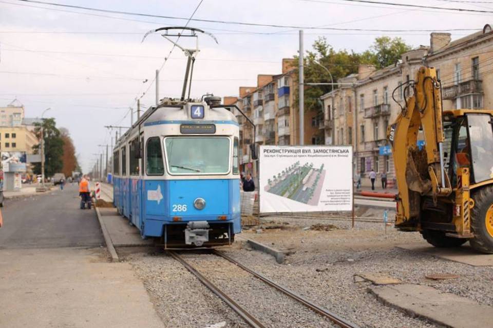 Рух трамваїв по нових коліях на вулиці Замостянській переведено у звичний для вінничан режим