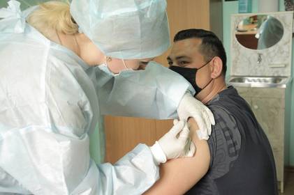 Вінницькі рятувальники отримали повторну дозу вакцини Pfizer
Вінницькі рятувальники отримали повторну дозу вакцини Pfizer