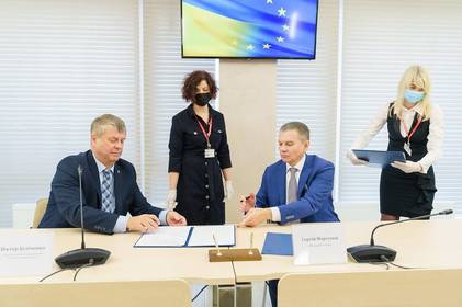На базі вінницького політеху створять лабораторію з розвитку транспортної мережі міста
На базі вінницького політеху створять лабораторію з розвитку транспортної мережі міста