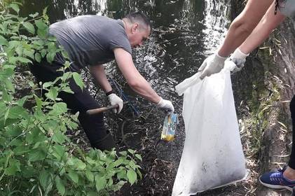 18 мішків сміття зібрали вінничани на "толоці" в Парку Дружби народів