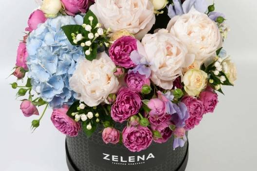 Что выбрать - цветочный букет или цветы в коробе от ZELENA