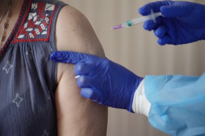 За минулі вихідні у Вінниці вакцинували другою дозою 423 вінничанина