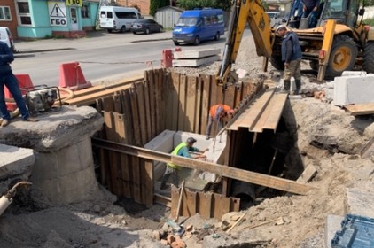 На головній вулиці Старого міста відремонтували водопровід 

