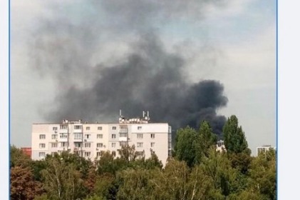 У Вінниці на Лісопарку загорілася будівля У Вінниці на Лісопарку загорілася будівля