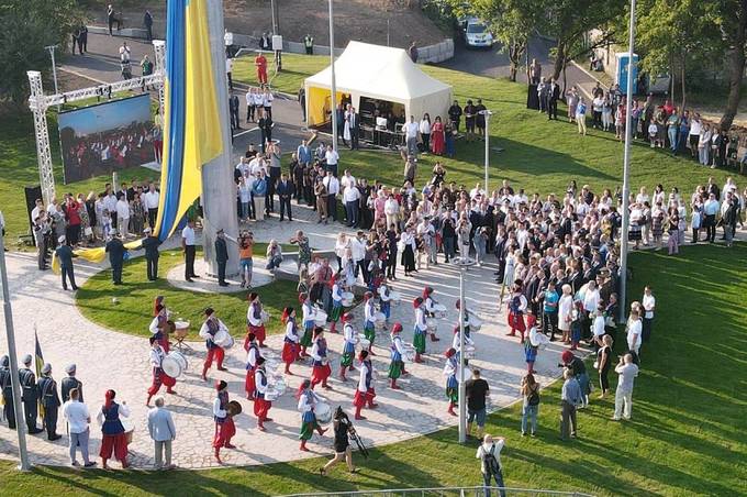 Сьогодні у Вінниці відбулась урочиста церемонія підняття найвищого в області Державного Прапора України