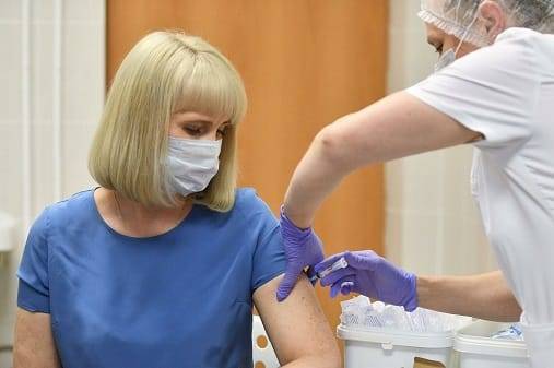 У Вінниці вакцинувались майже 74% освітян 
