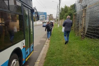 Вінничанка просить перенести зупинку, яка знаходиться у небезпечному місці
