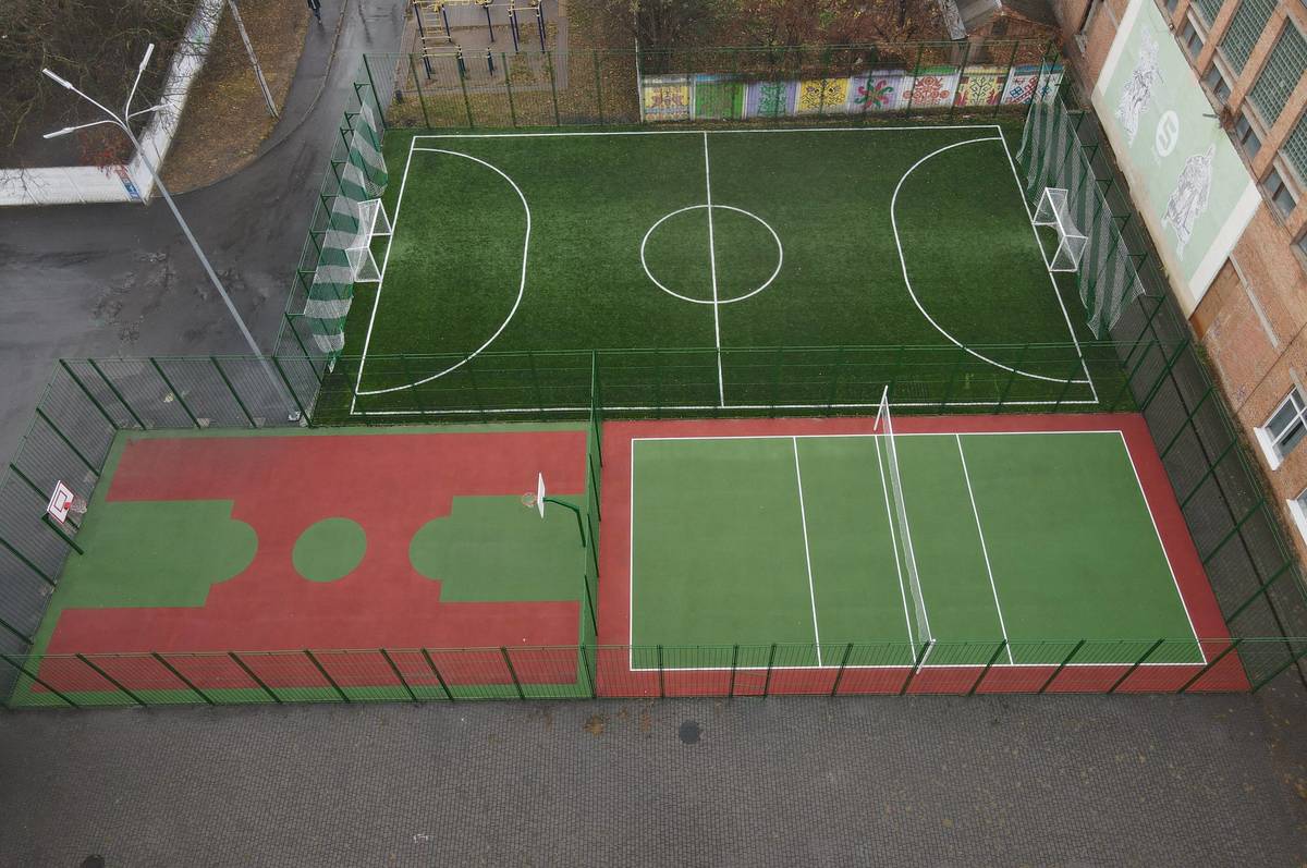 У вінницькій школі №26 відремонтували  спортивний майданчик
