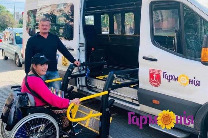 З 2007 у Вінниці працює Служба перевезення для людей з інвалідністю