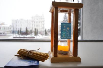 Напередодні Різдва до Вінниці привезли Вифлеємський вогонь Миру 