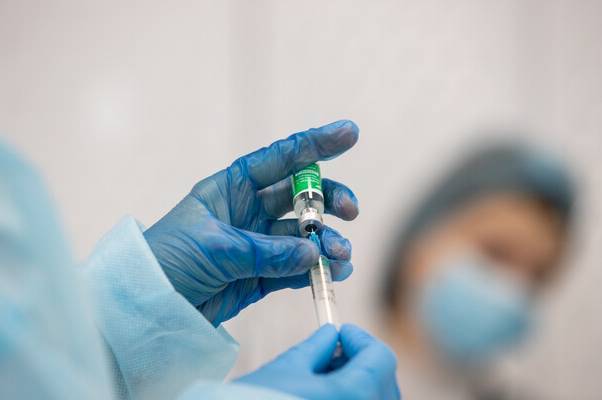 Вінничани почали імунізуватися бустерною дозою вакцини від COVID-19