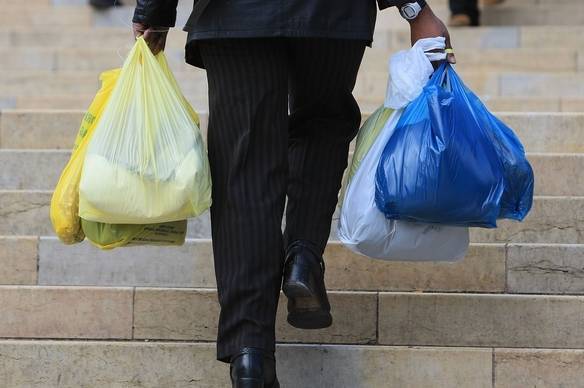 Відсьогодні пластикові пакети продаватимуть мінімум за 2 гривні 