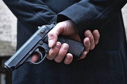 У Вінниці затримали зловмисника, який погрожував пістолетом жінці
