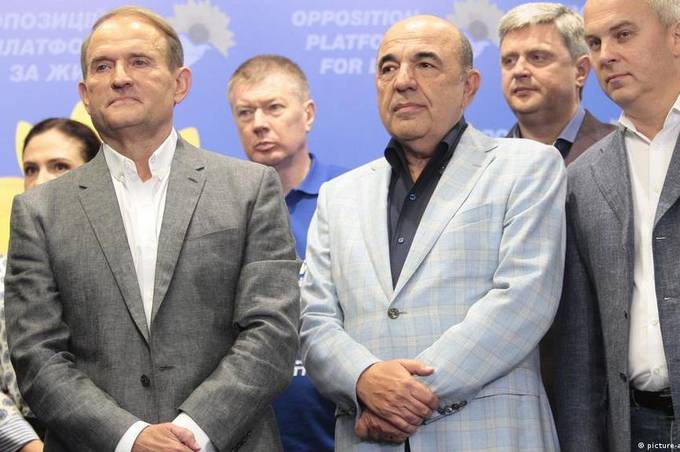 В Україні призупиняють свою діяльність 11 політичних партій 