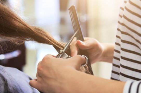У вінницьких перукарнях безкоштовно обслуговують внутрішньо переміщених осіб