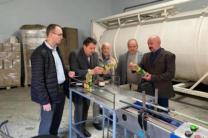 Вінницька міська рада допомогла місцевому підприємству налагодити виробництво соняшникової олії