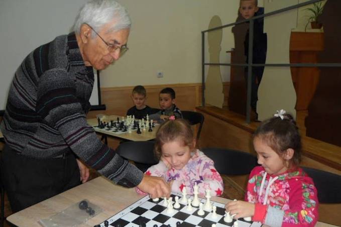 Шахово-шашковий клуб при Вінницькій бібліотеці-філії №7 запрошує дітей на заняття