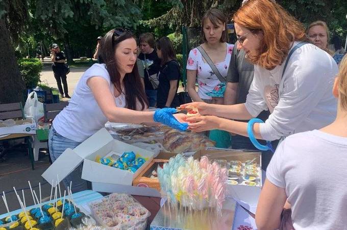 Благодійний ярмарок організували у Вінниці: 100% зароблених коштів підуть на потреби ЗСУ.